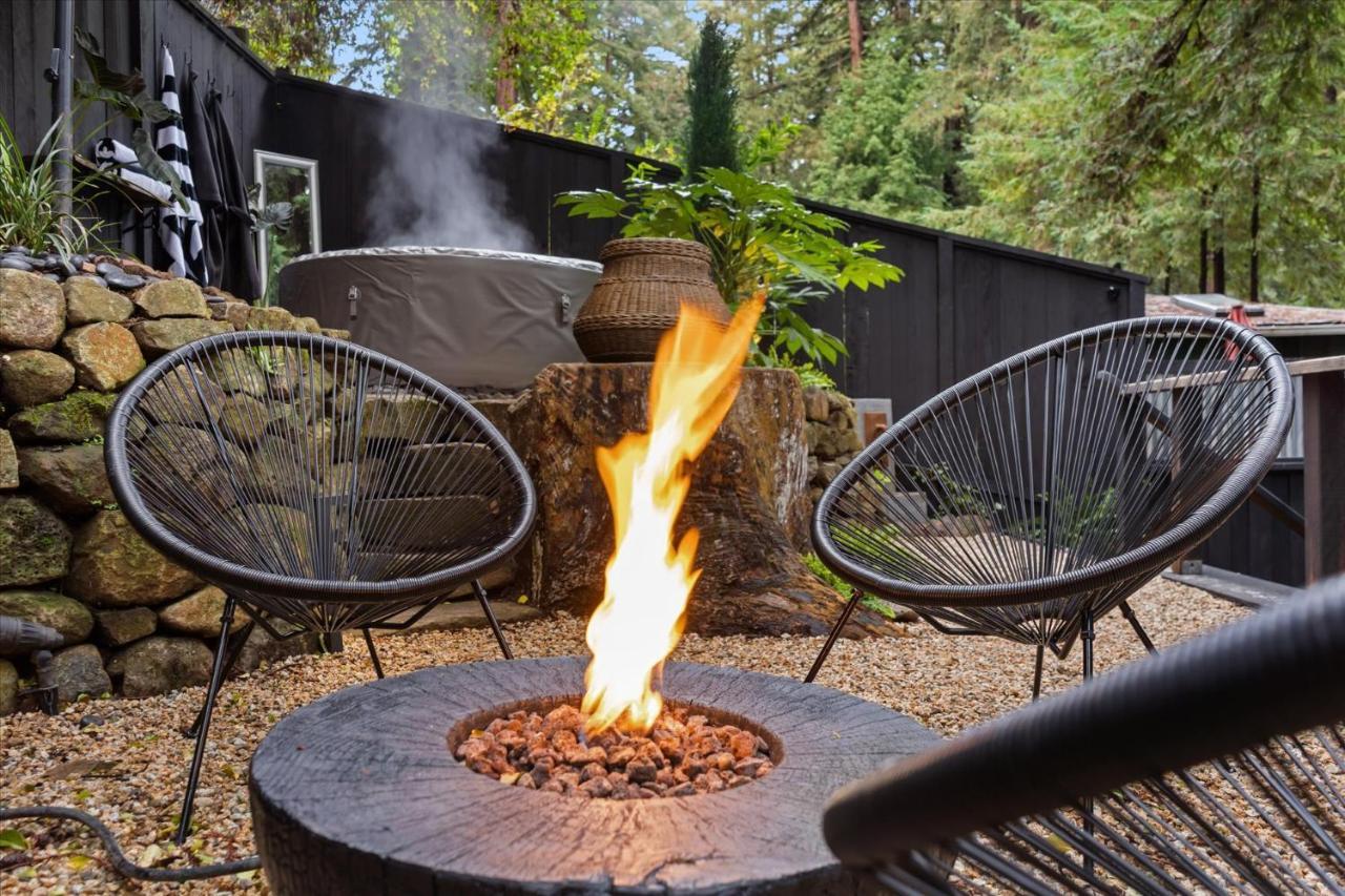The Black Nest - Hot Tub Romantic Getaway Ґернвілл Екстер'єр фото